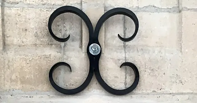 Volutes en C affrontées