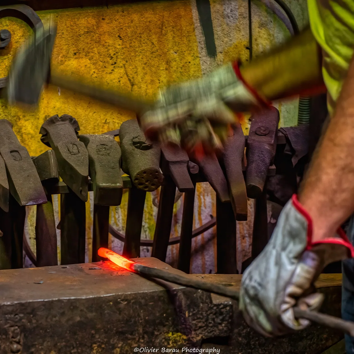Fer rouge travaillé sur l'enclume