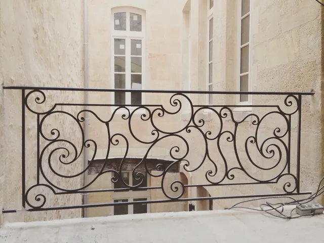 Rambarde de balcon de style XVIIIe, rue Buhan