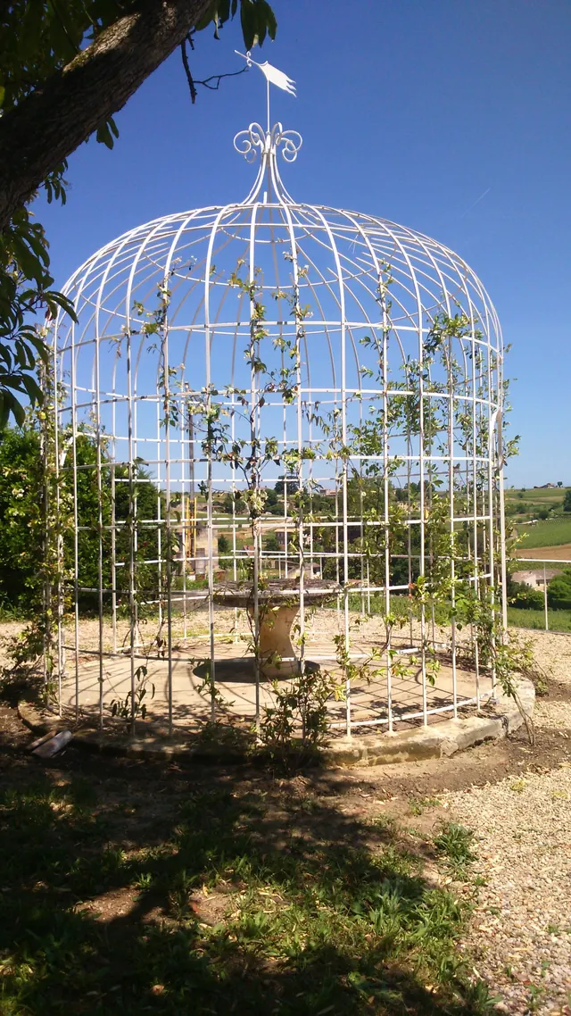 Gloriette en fer forgé, château Ausone à Saint-Émilion
